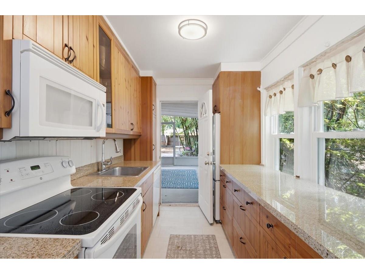 745 Alamanda Way S Saint Petersburg FL 33705 TB8520989 image10