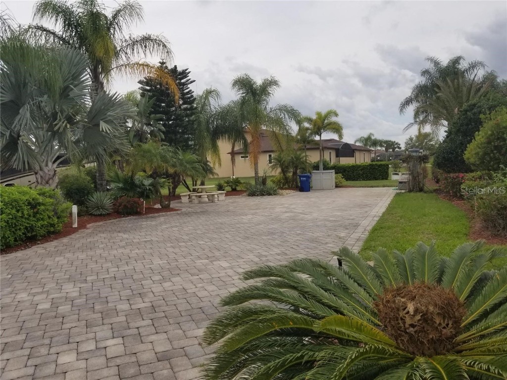 745 Meandering Way Polk City FL 33868 U8195624 image1