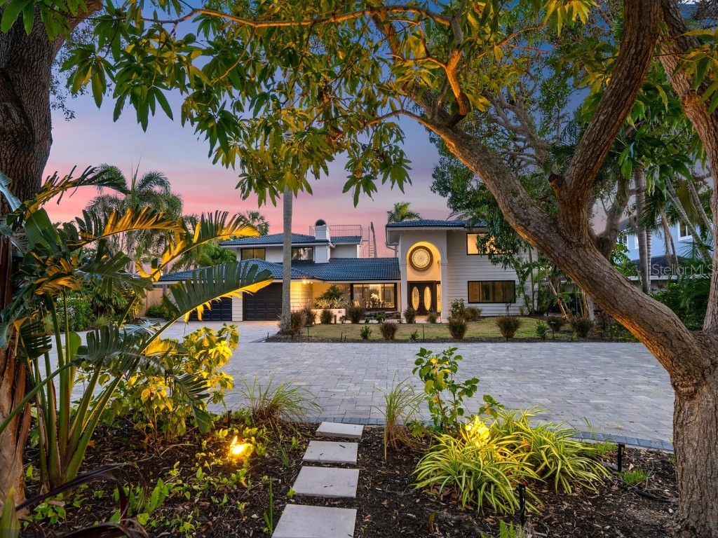 746 Siesta Drive Sarasota FL 34242 - HARBOR TO ROBERTS BAY A4560510 image1