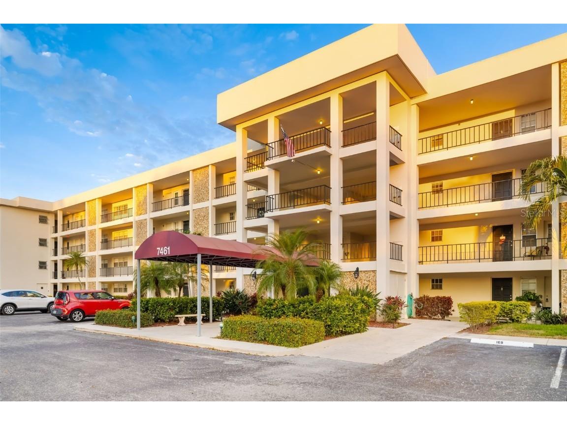 7461 W Country Club Drive #404 Sarasota FL 34243 A4676854 image1