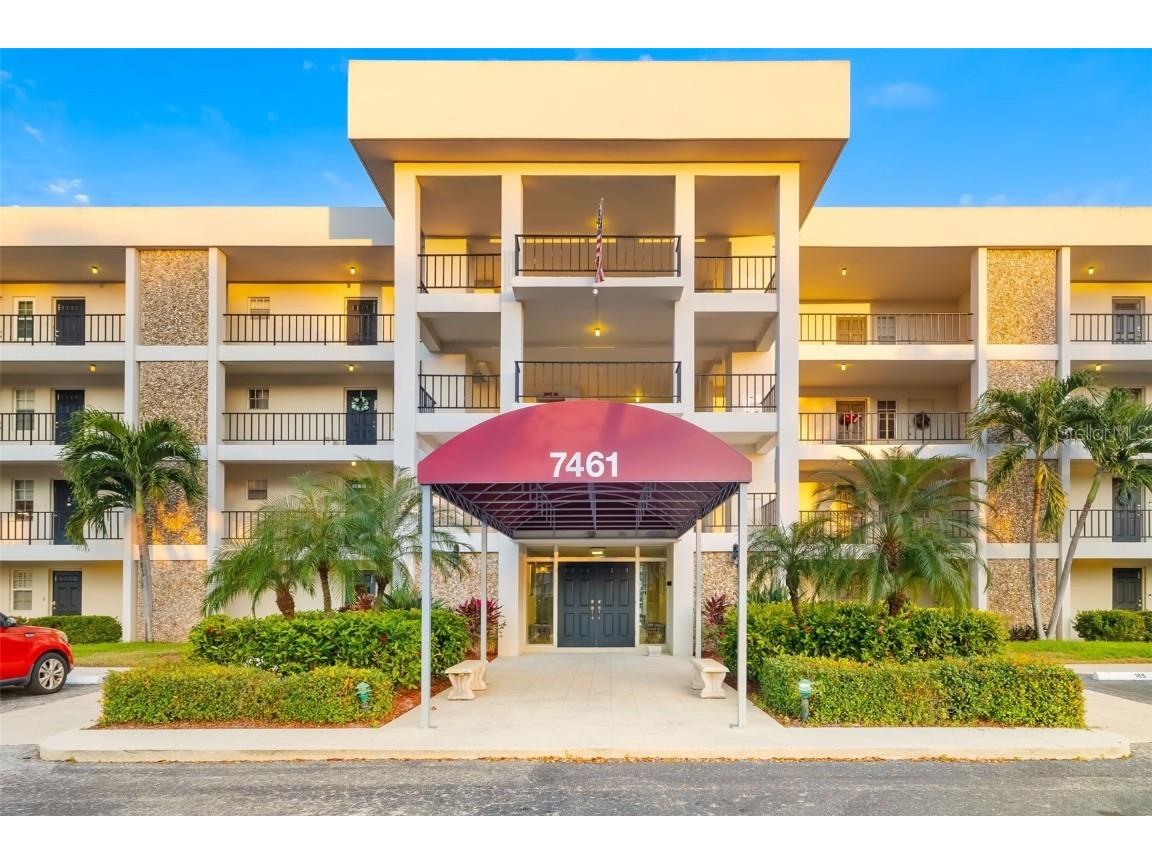 7461 W Country Club Drive #404 Sarasota FL 34243 A4676854 image2