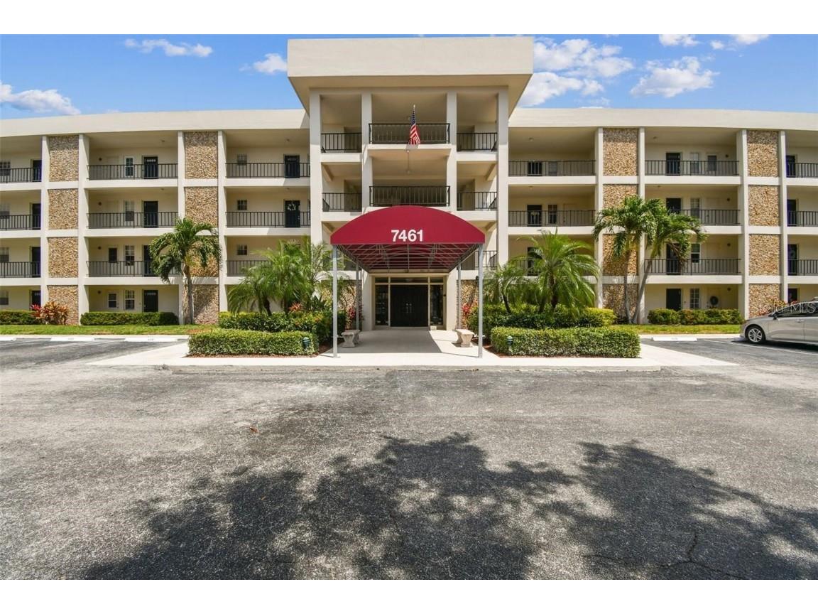 7461 W Country Club Drive N #201 Sarasota FL 34243 A4674055 image1