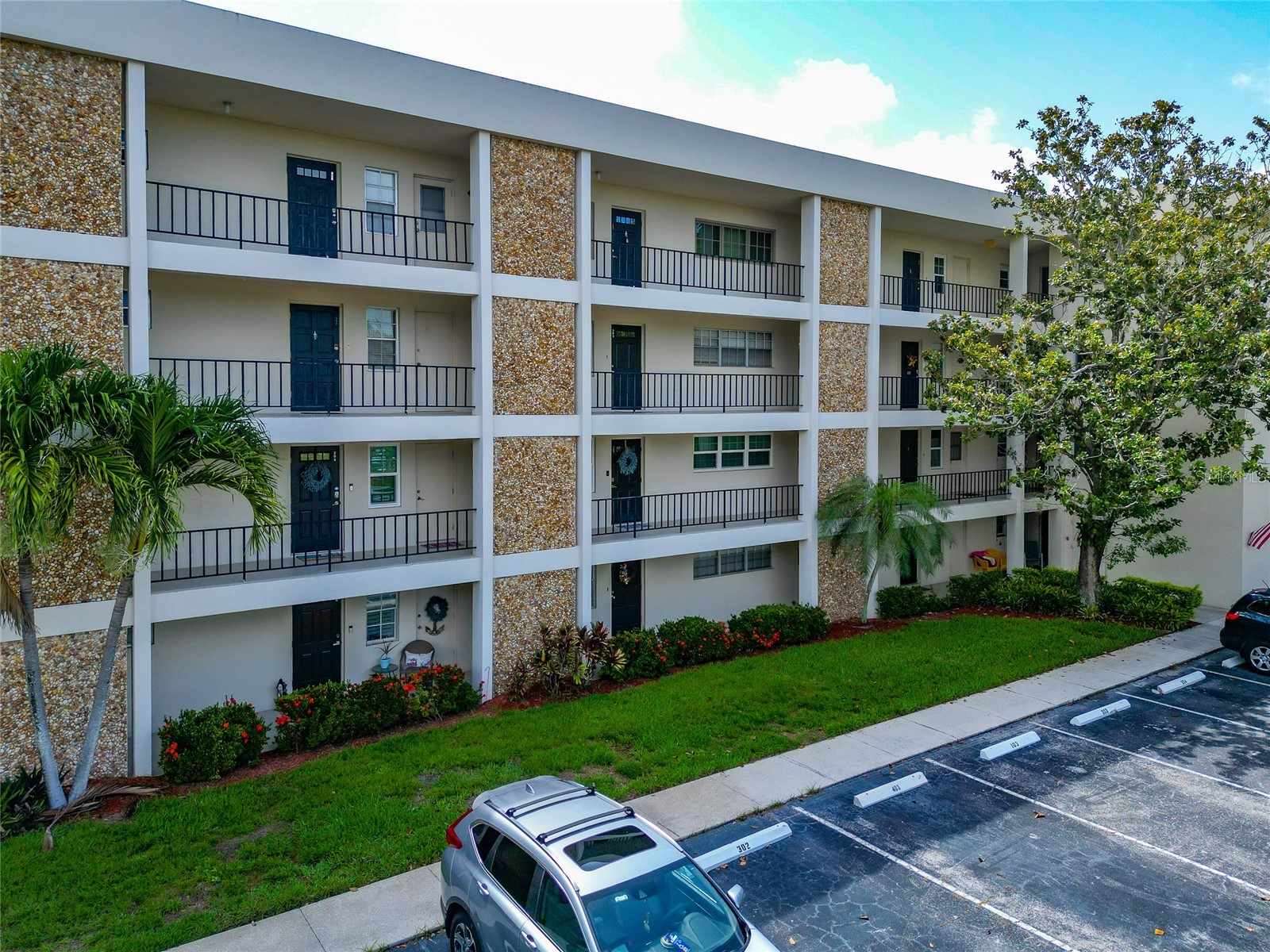 7461 W Country Club Drive N #203 Sarasota FL 34243 A4693369 image45