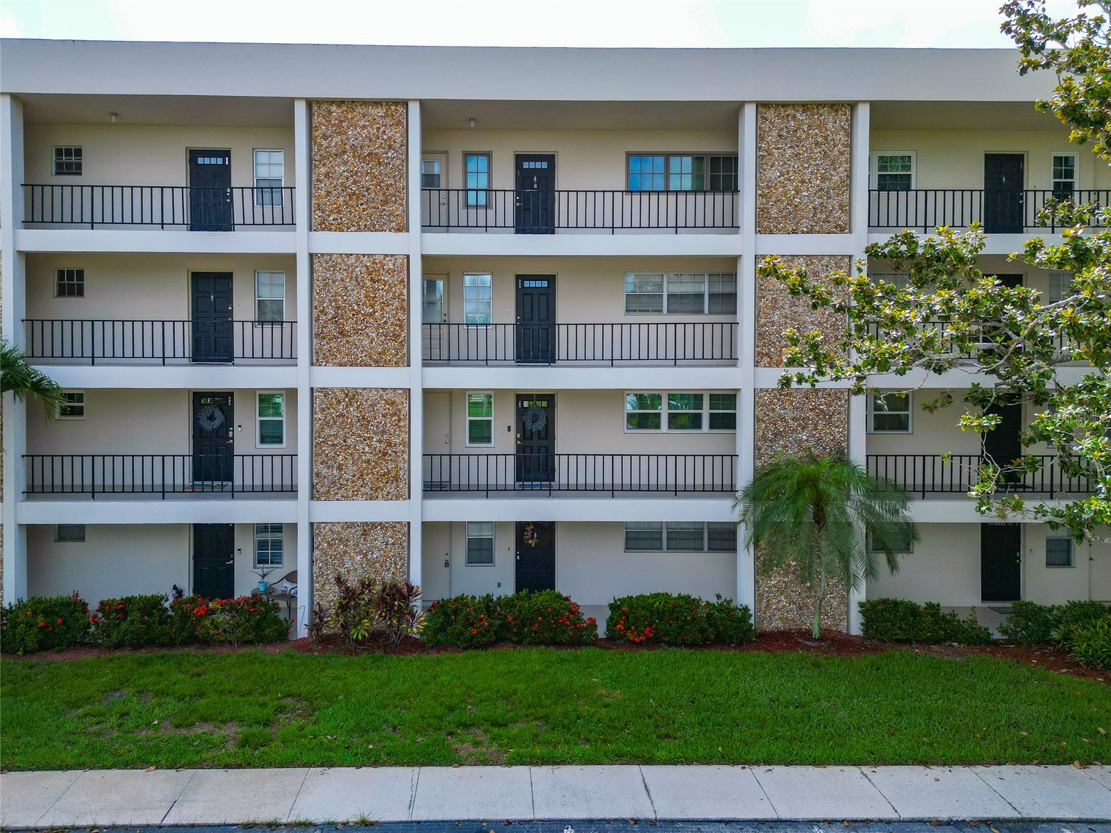 7461 W Country Club Drive N #203 Sarasota FL 34243 A4693369 image46