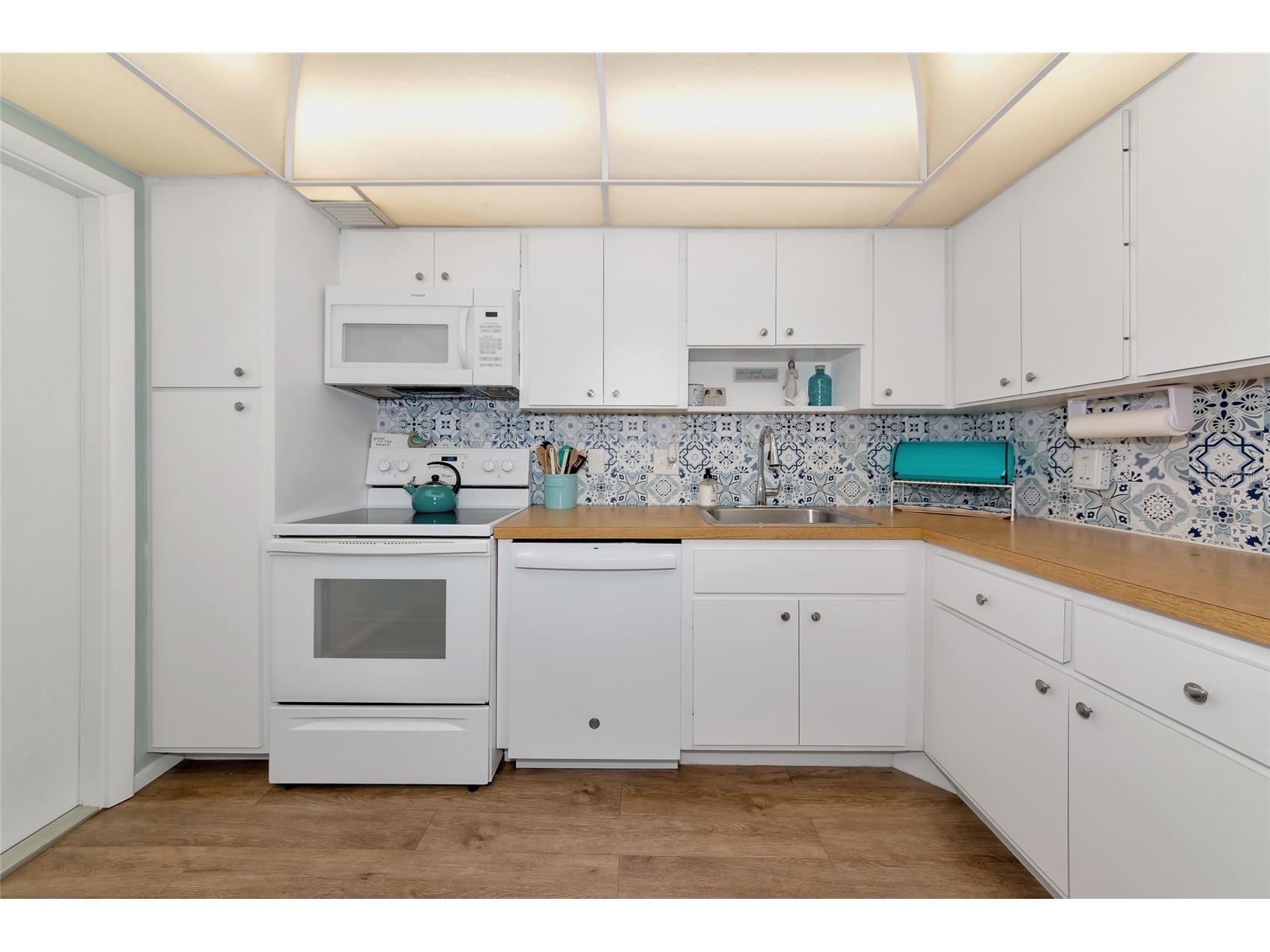 7461 W Country Club Drive N #203 Sarasota FL 34243 A4693369 image8
