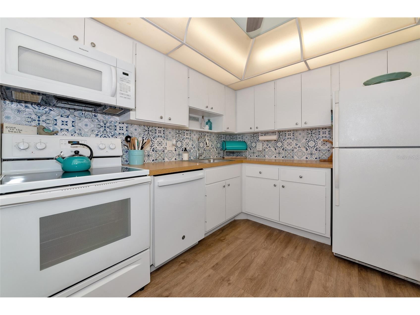 7461 W Country Club Drive N #203 Sarasota FL 34243 A4693369 image9