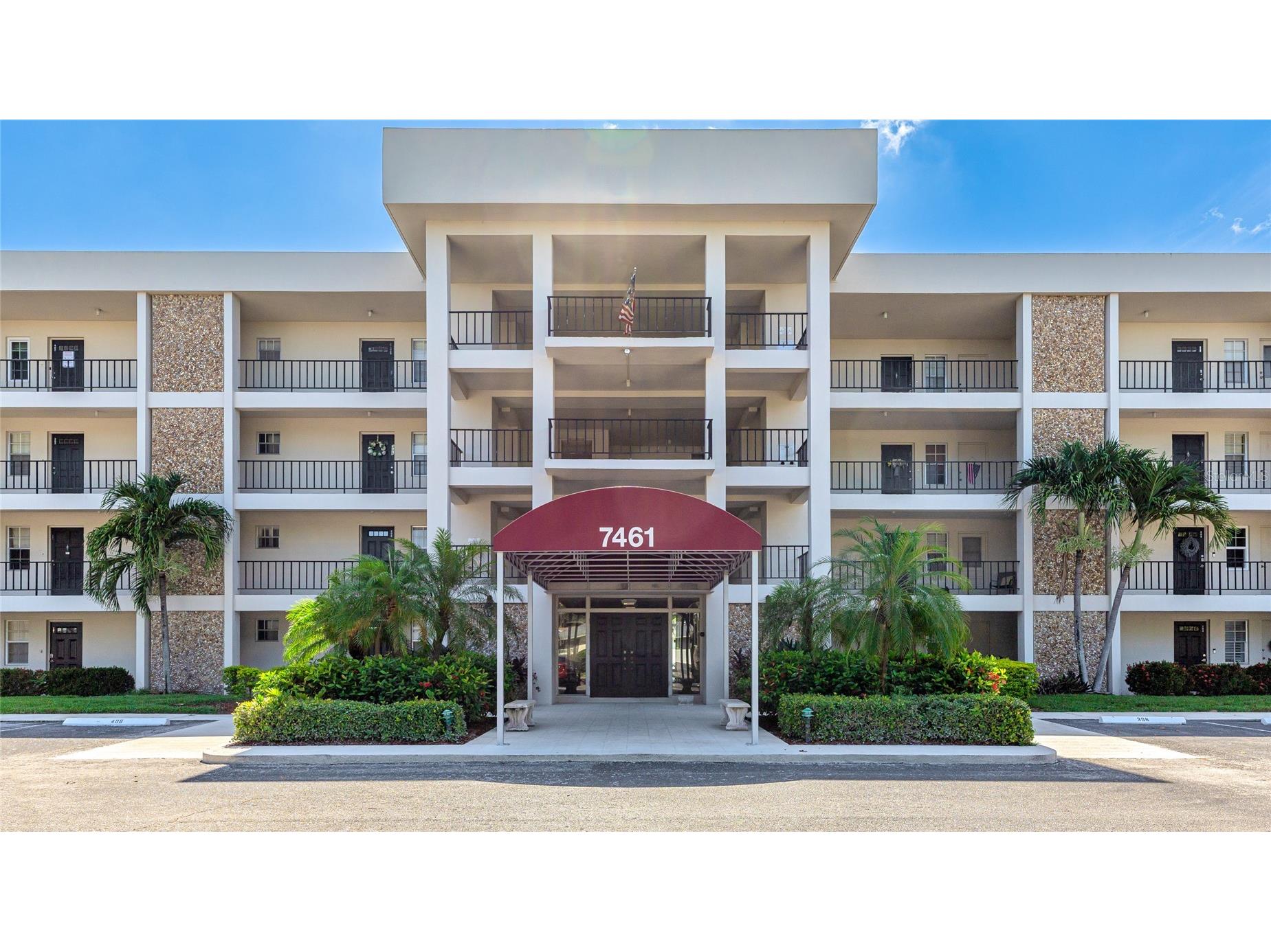 7461 W Country Club Drive N #206 Sarasota FL 34243 A4656273 image1