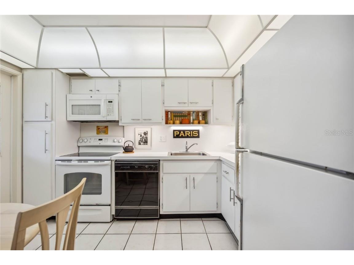 7461 W Country Club Drive N #207 Sarasota FL 34243 A4646118 image16