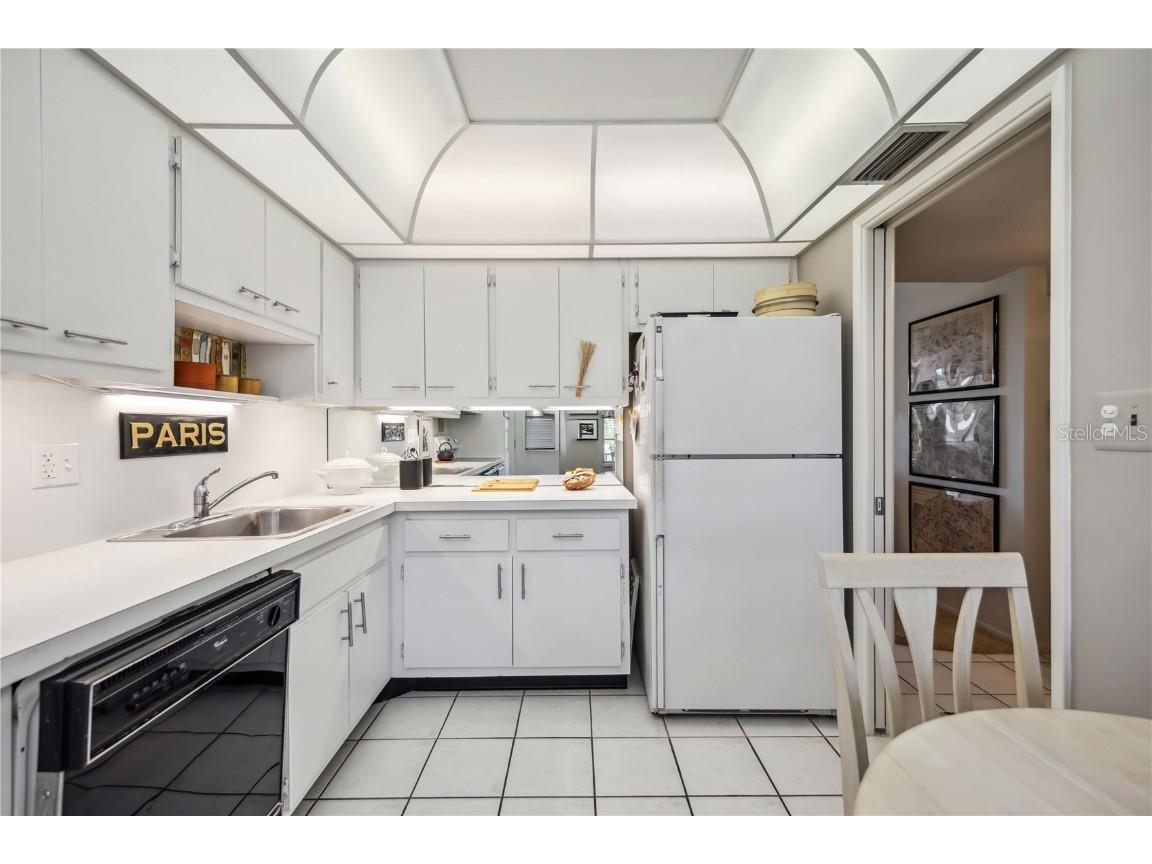 7461 W Country Club Drive N #207 Sarasota FL 34243 A4646118 image17