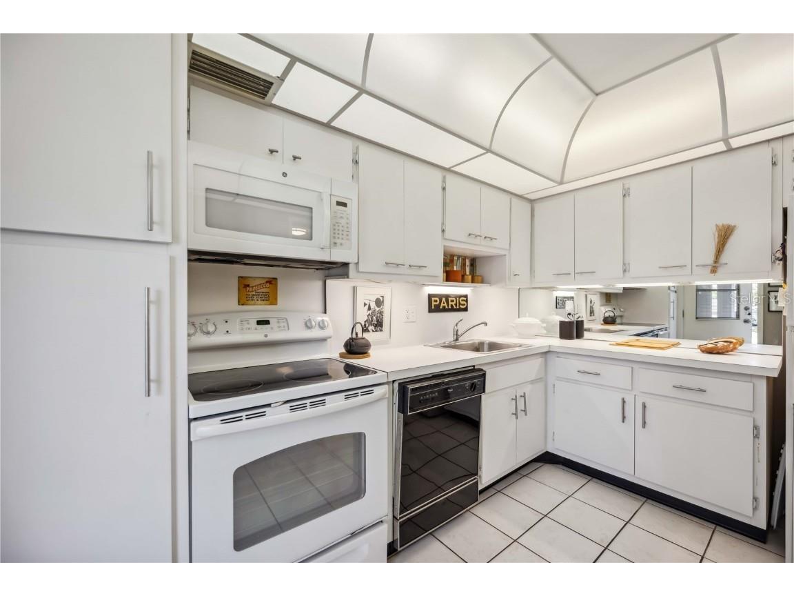 7461 W Country Club Drive N #207 Sarasota FL 34243 A4646118 image18