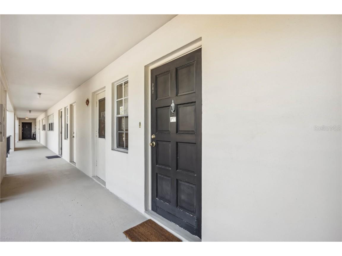 7461 W Country Club Drive N #207 Sarasota FL 34243 A4646118 image2