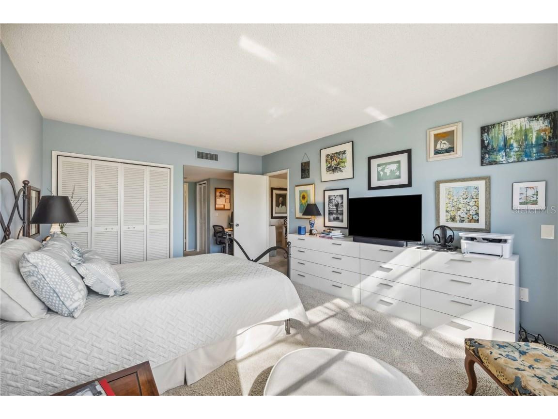 7461 W Country Club Drive N #207 Sarasota FL 34243 A4646118 image23