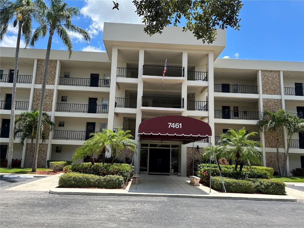 7461 W Country Club Drive N #208 Sarasota FL 34243 A4648601 image2