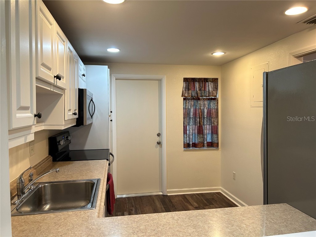 7461 W Country Club Drive N #208 Sarasota FL 34243 A4648601 image5