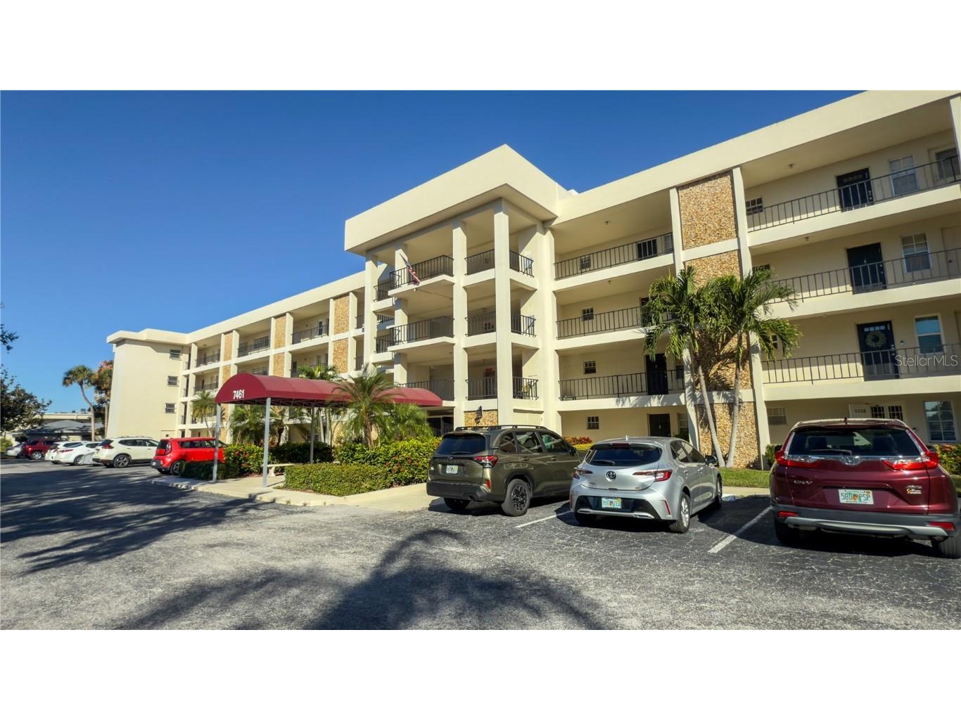 7461 W Country Club Drive N #209 Sarasota FL 34243 A4666956 image1