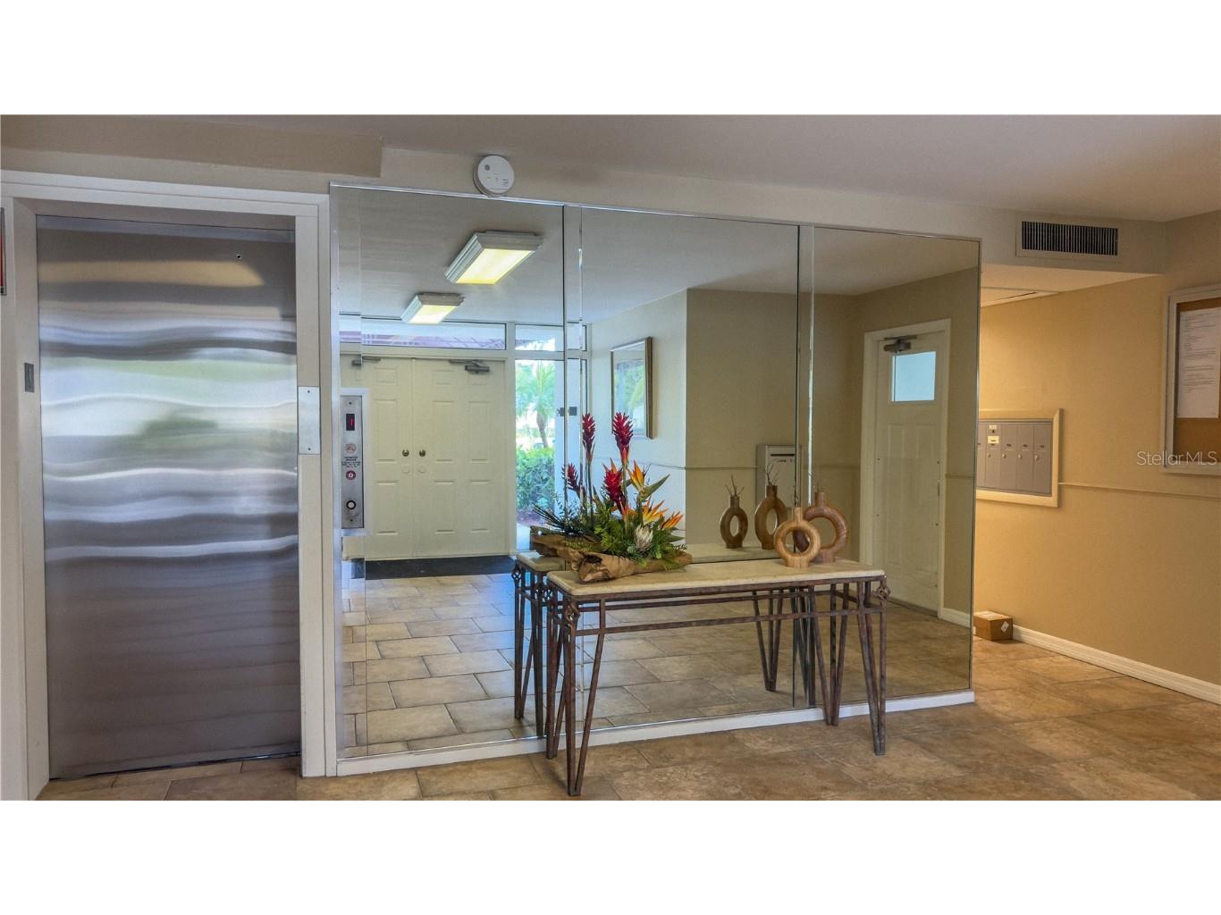 7461 W Country Club Drive N #209 Sarasota FL 34243 A4666956 image3