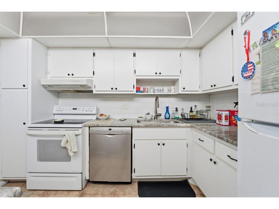 7461 W Country Club Drive N #301 Sarasota FL 34243 A4671681 image6