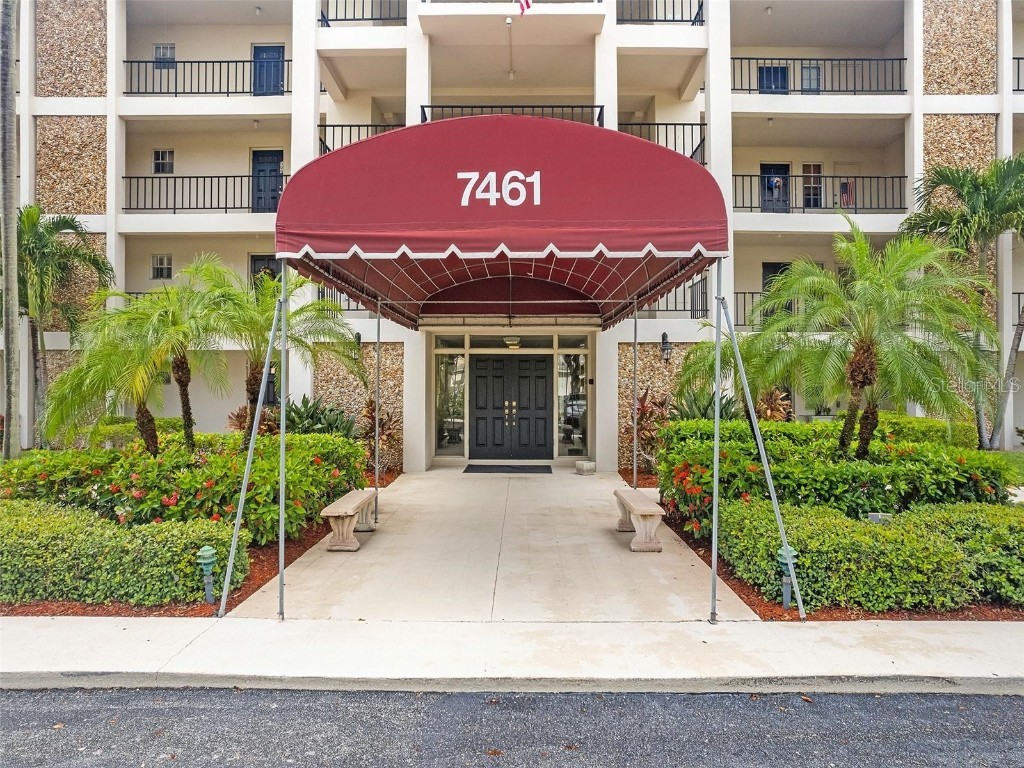 7461 W Country Club Drive N #306 Sarasota FL 34243 A4606963 image1