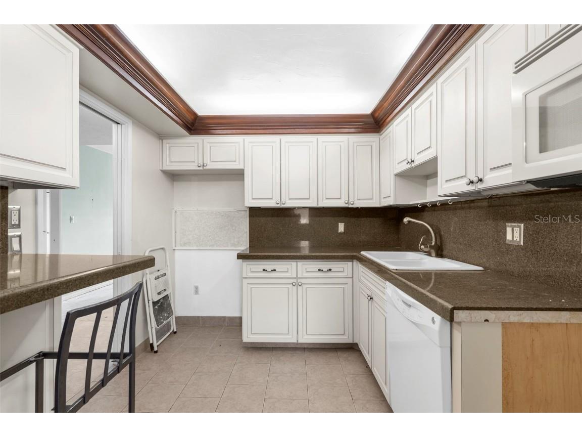 7461 W Country Club Drive N #310 Sarasota FL 34243 A4663481 image13