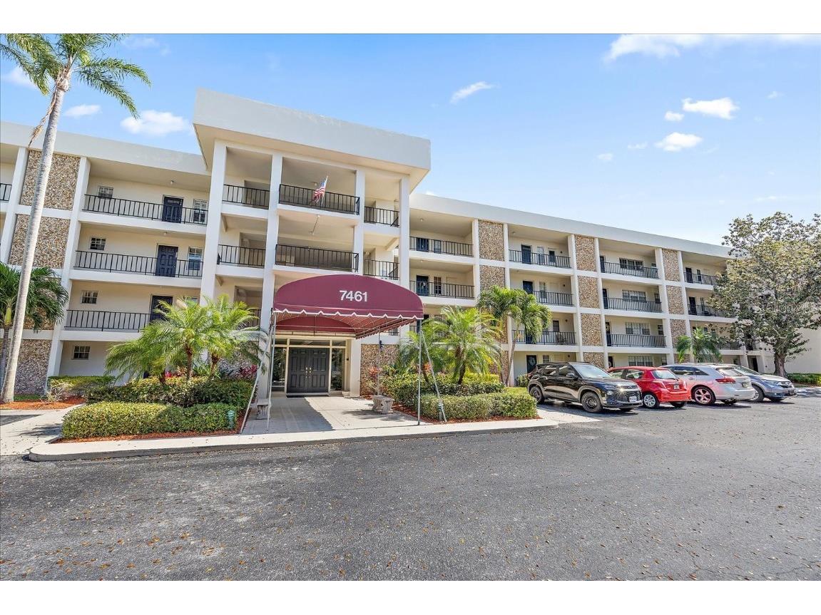 7461 W Country Club Drive N #401 Sarasota FL 34243 A4561575 image1