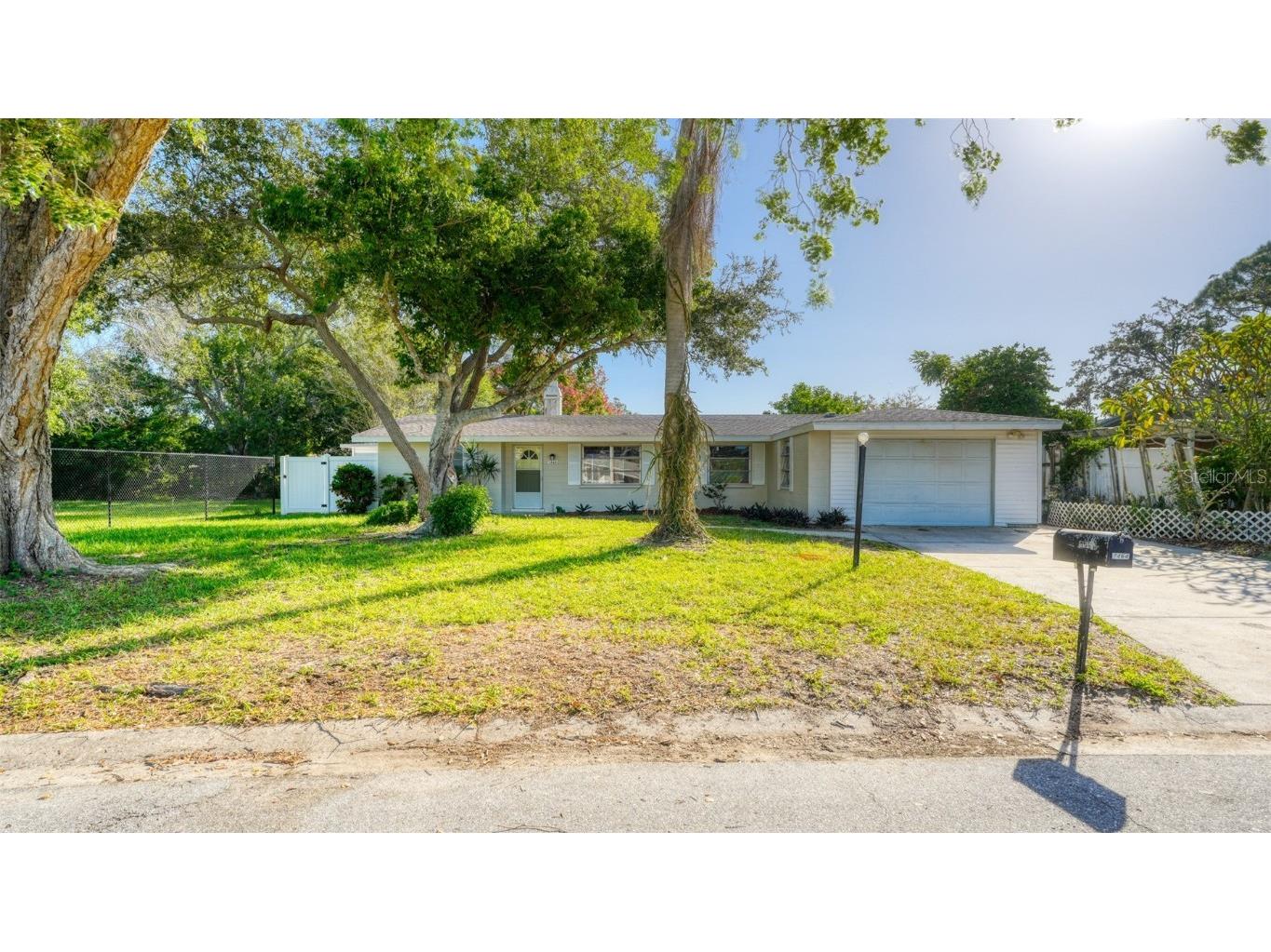 7464 Cass Circle Sarasota FL 34231 A4587424 image1