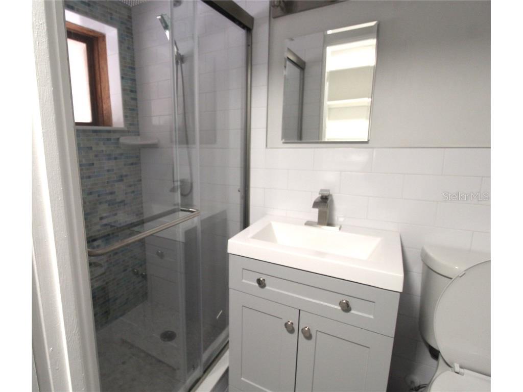 7464 Cass Circle Sarasota FL 34231 A4671739 image17