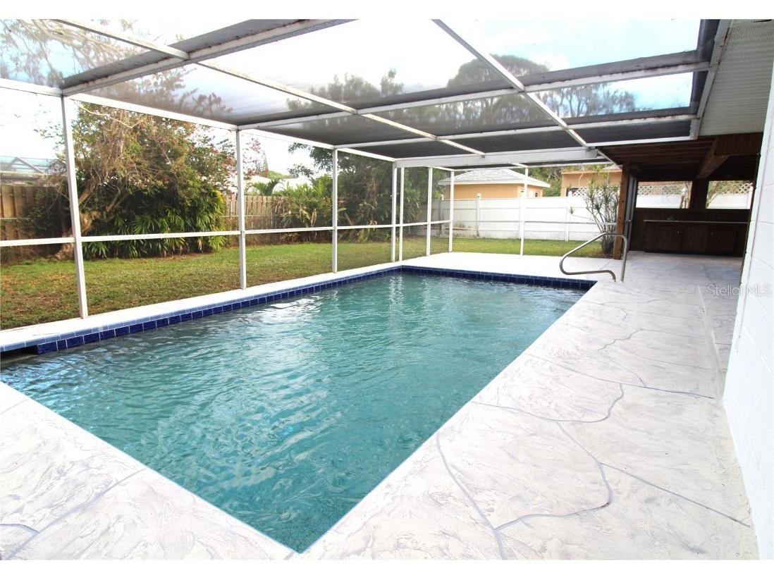 7464 Cass Circle Sarasota FL 34231 A4671739 image26