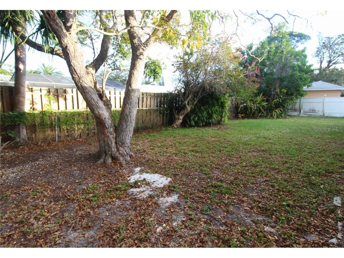 7464 Cass Circle Sarasota FL 34231 A4671739 image29