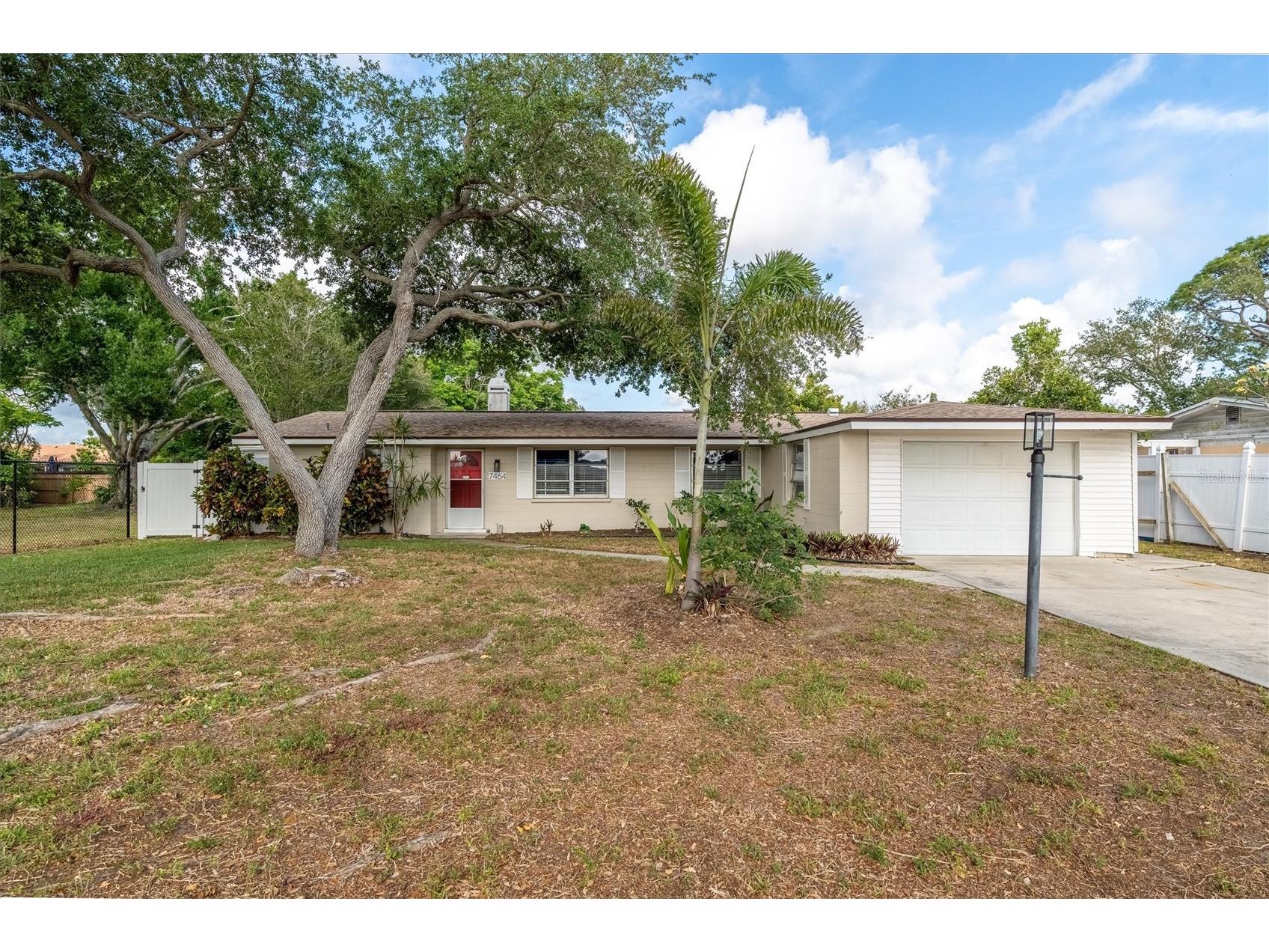 7464 Cass Circle Sarasota FL 34231 A4692133 image1
