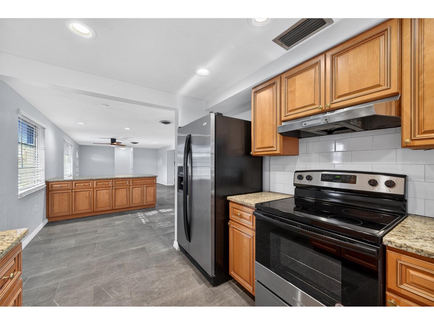 7464 Cass Circle Sarasota FL 34231 A4692133 image11