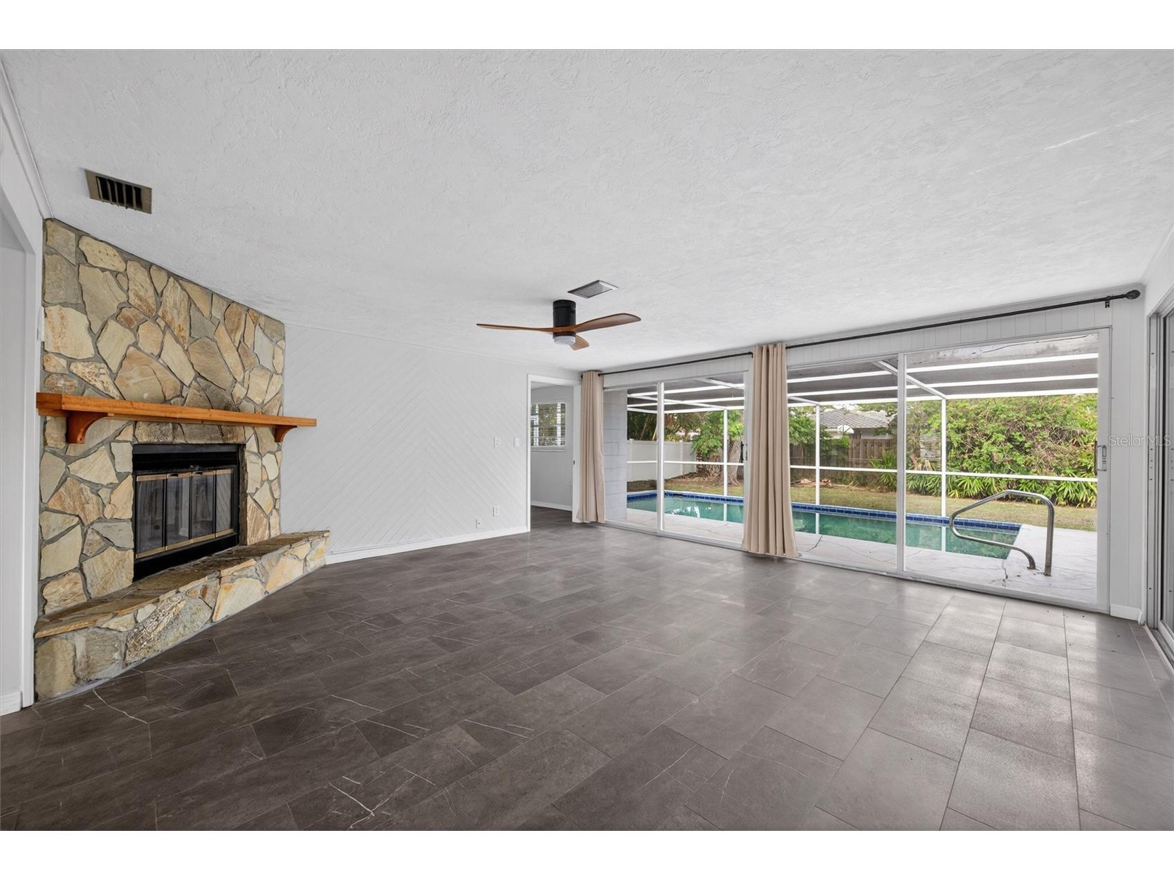 7464 Cass Circle Sarasota FL 34231 A4692133 image13
