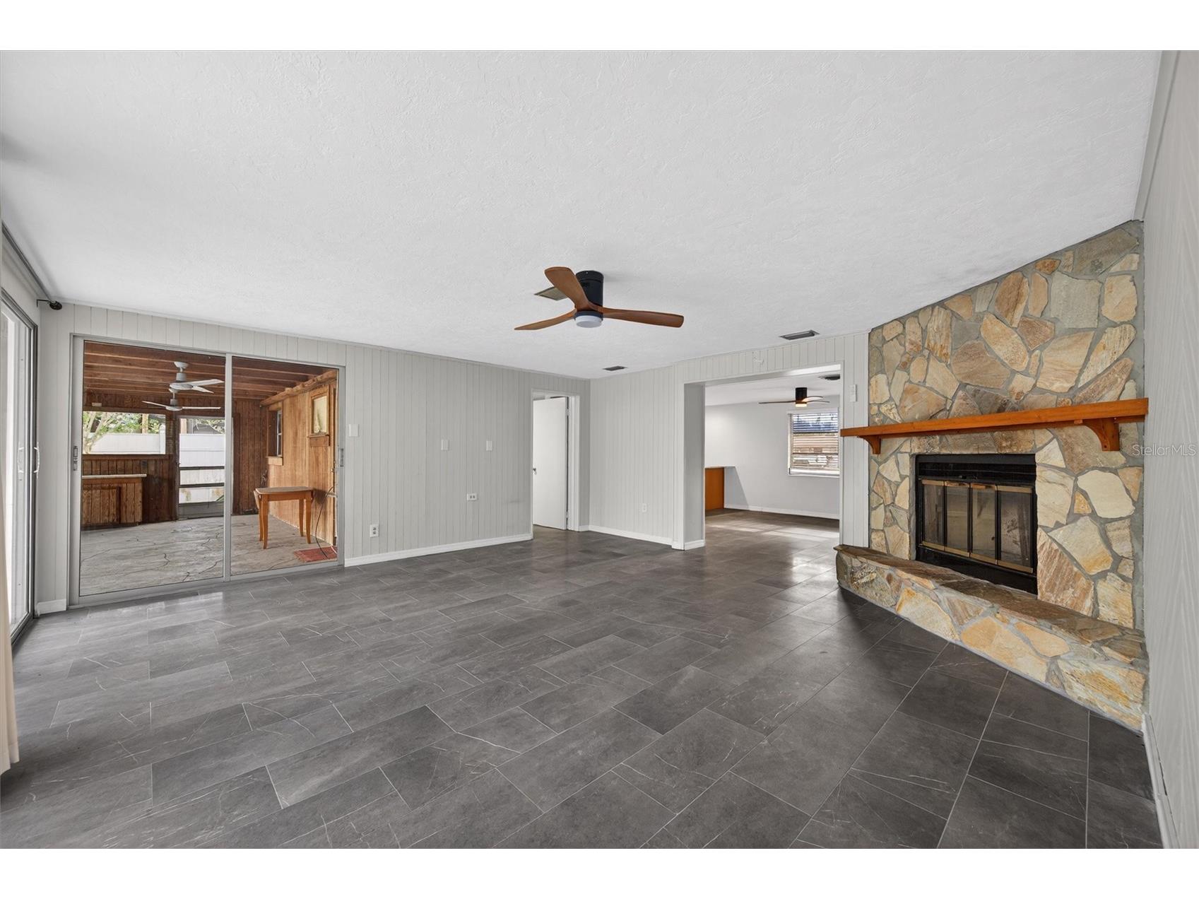7464 Cass Circle Sarasota FL 34231 A4692133 image15