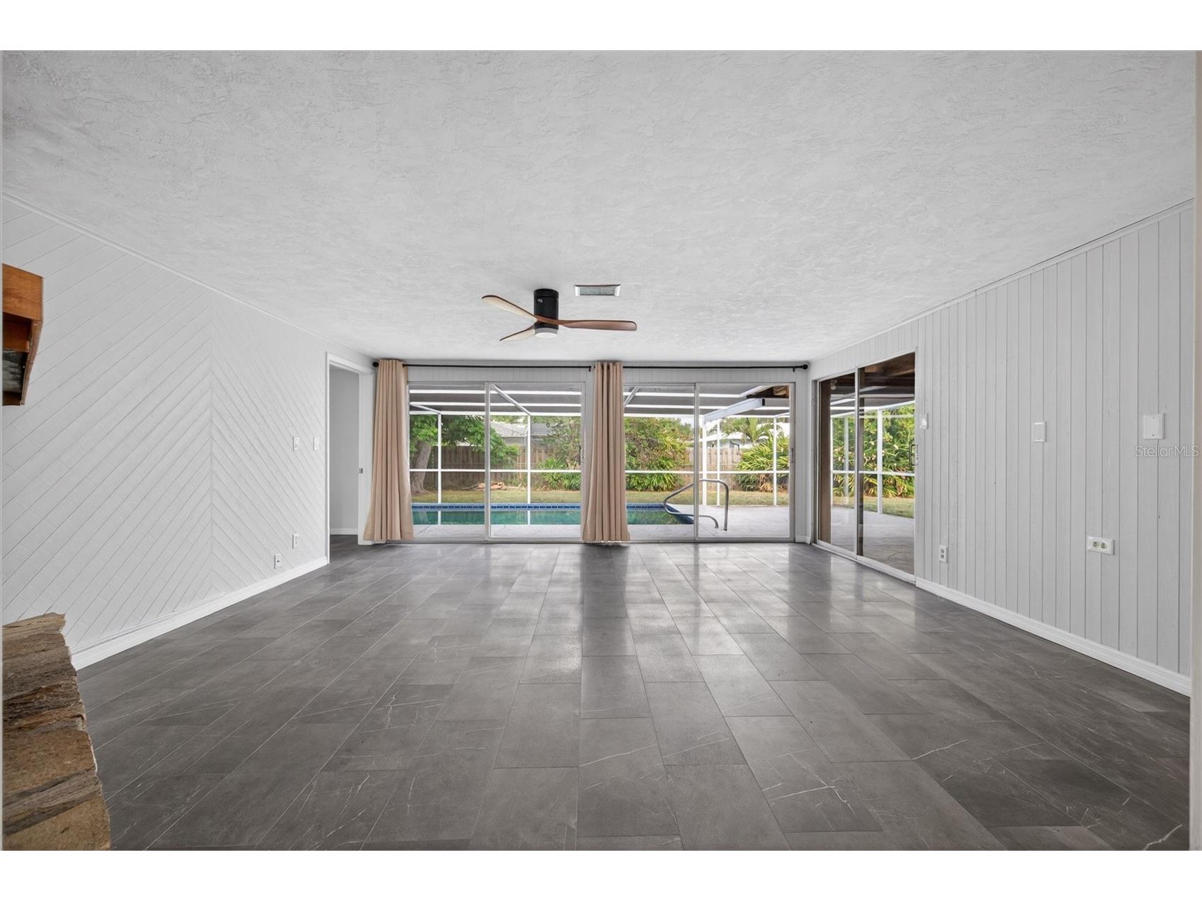 7464 Cass Circle Sarasota FL 34231 A4692133 image16