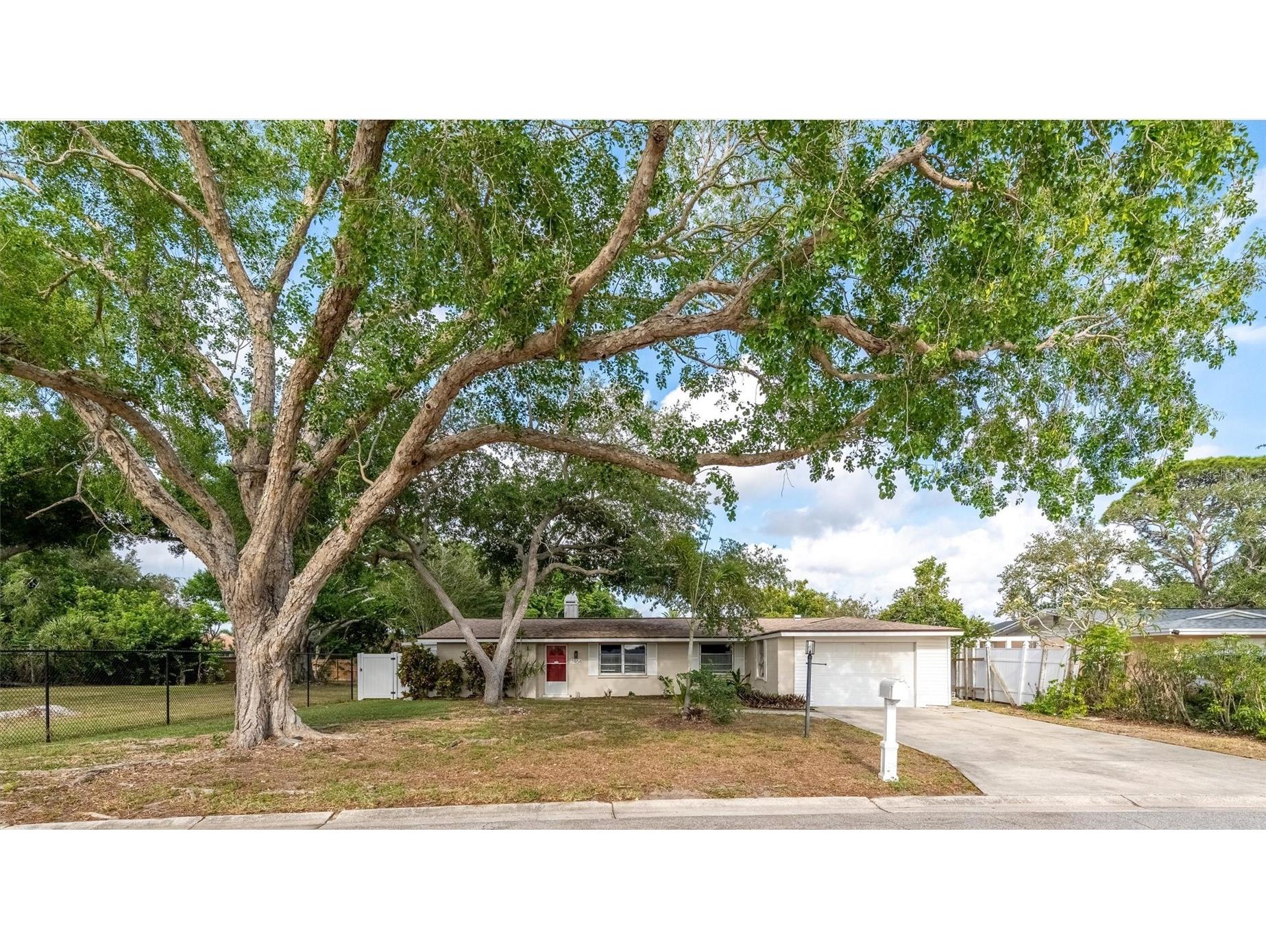 7464 Cass Circle Sarasota FL 34231 A4692133 image4