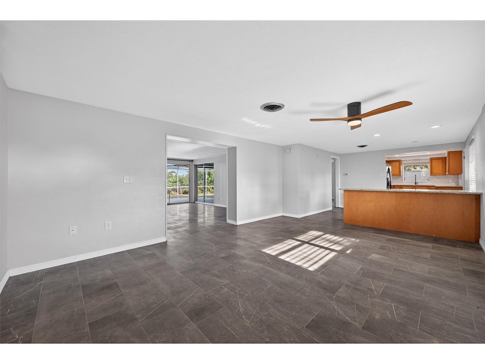 7464 Cass Circle Sarasota FL 34231 A4692133 image6