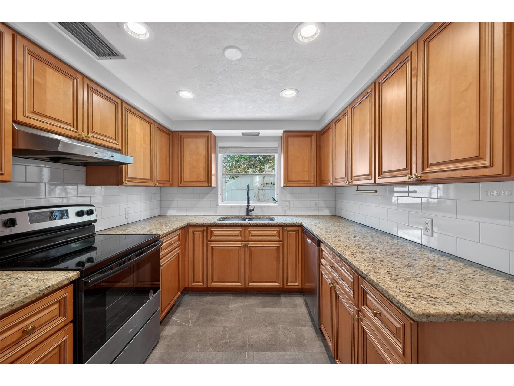 7464 Cass Circle Sarasota FL 34231 A4692133 image8