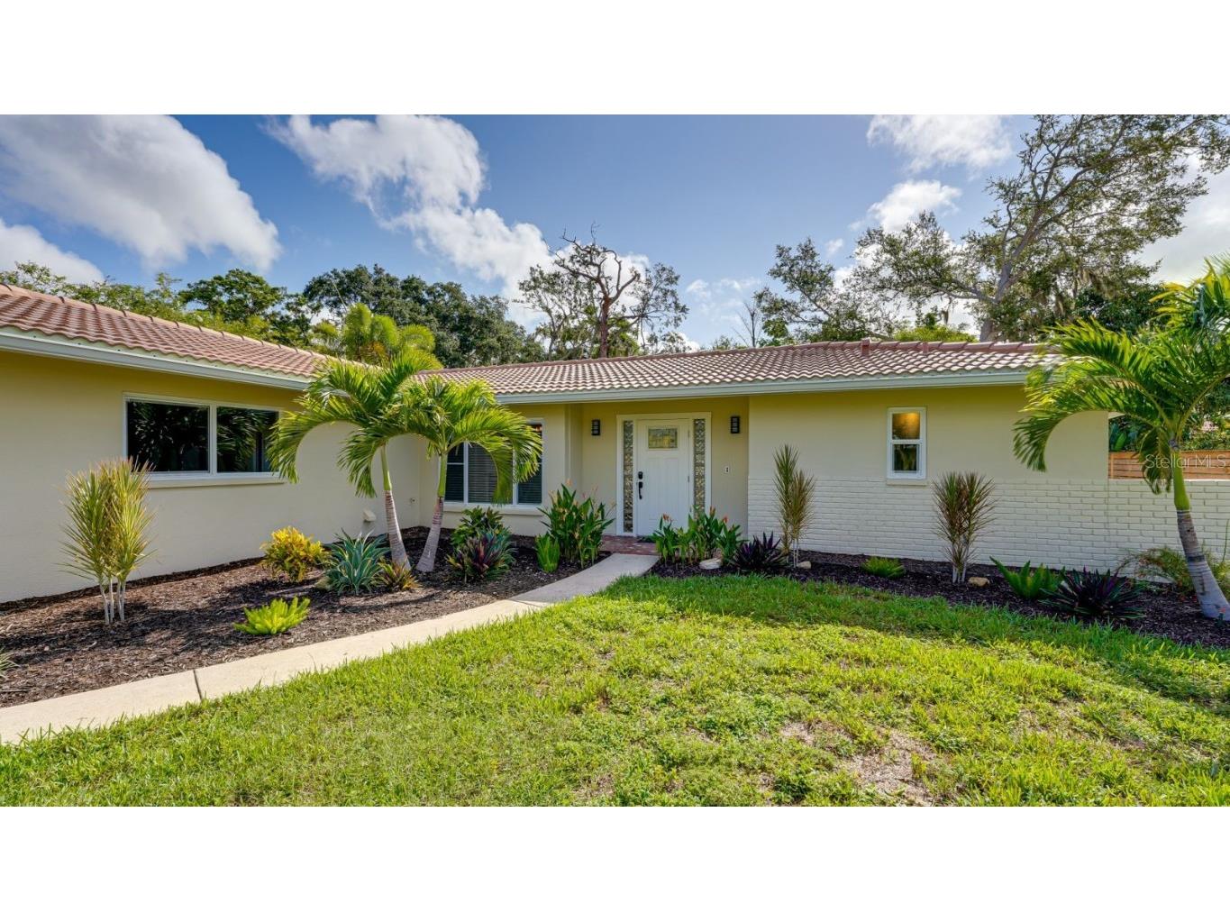 7465 Biltmore Drive Sarasota FL 34231 A4580612 image1