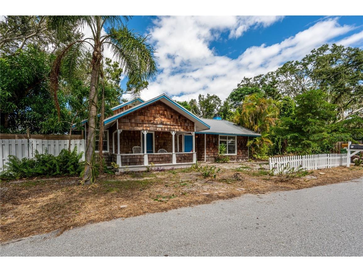 747 42nd Street Sarasota FL 34234 A4667598 image1