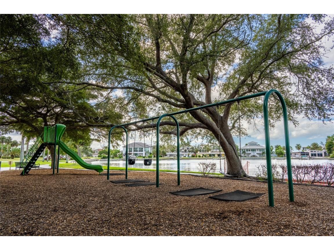 747 42nd Street Sarasota FL 34234 A4667598 image54