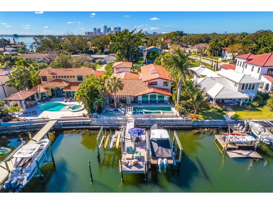 747 Brightwaters Boulevard NE Saint Petersburg FL 33704 - TAMPA BAY TB8324557 image1