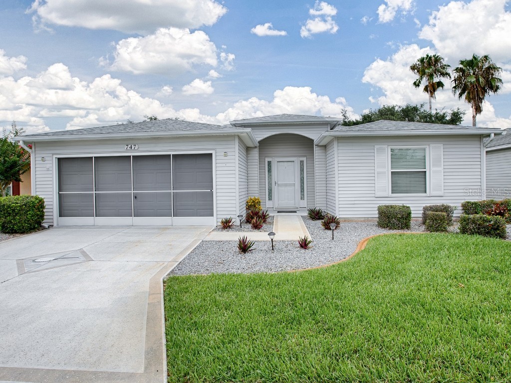 747 Old Oaks Lane Leesburg FL 34748 G5070472 image1