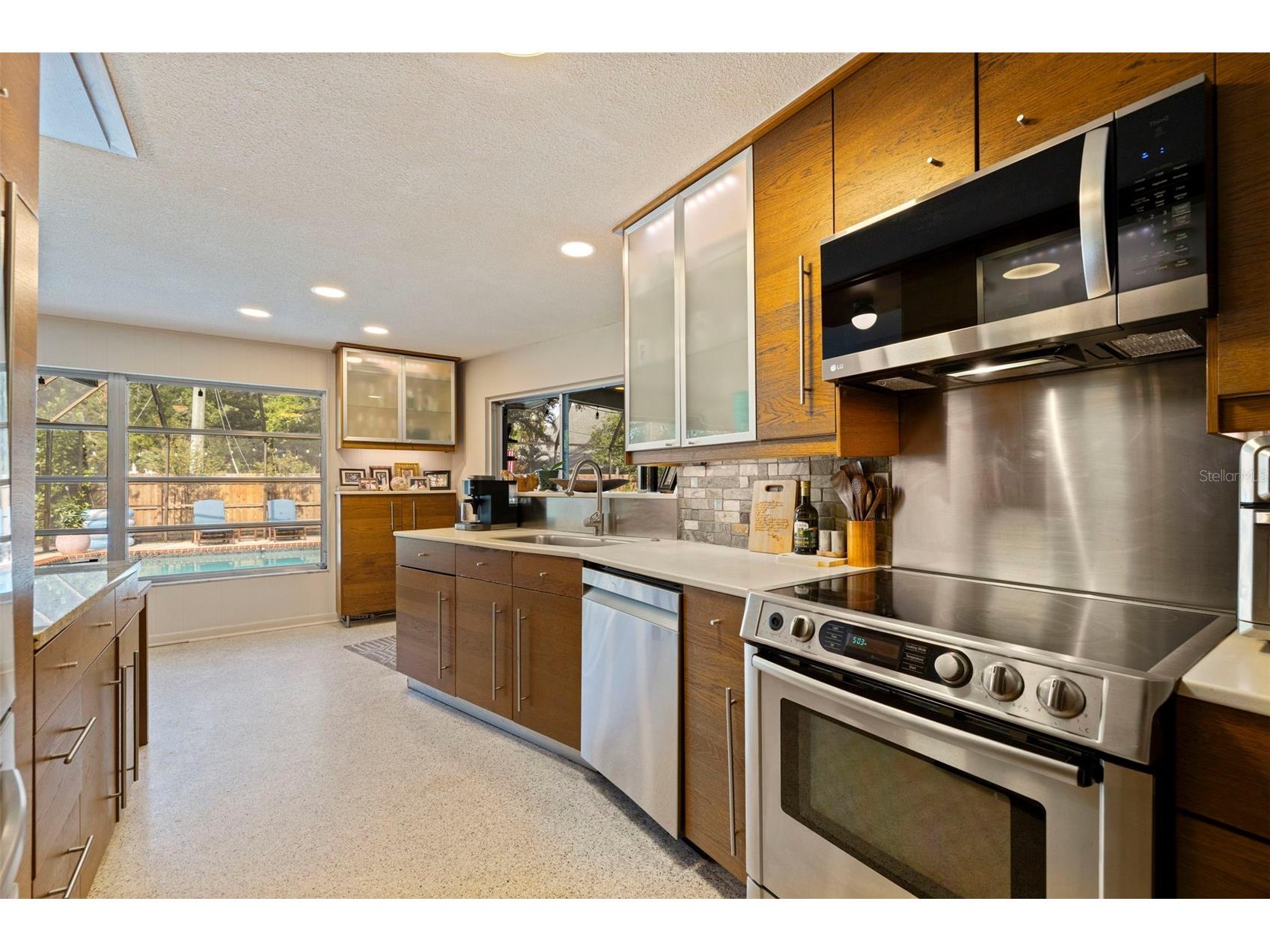 747 Sabal Court S Saint Petersburg FL 33705 TB8509422 image8
