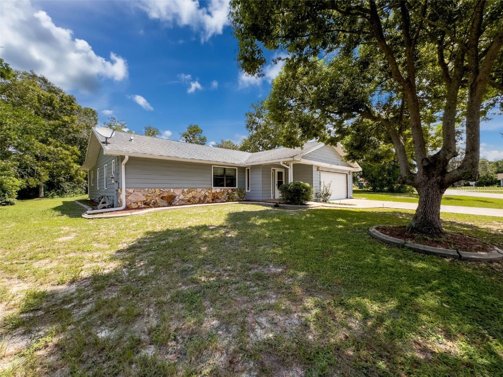 7470 Allen Dr Weeki Wachee FL 34613 W7867872 image3