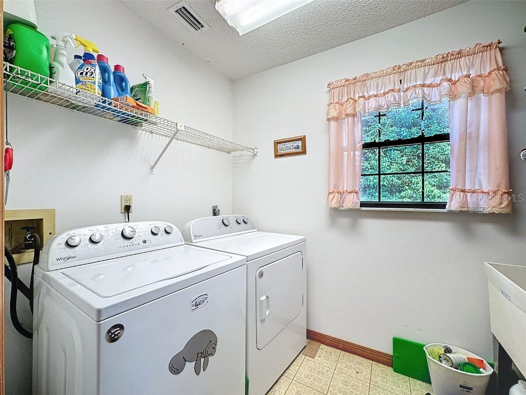 7470 Allen Dr Weeki Wachee FL 34613 W7867872 image31