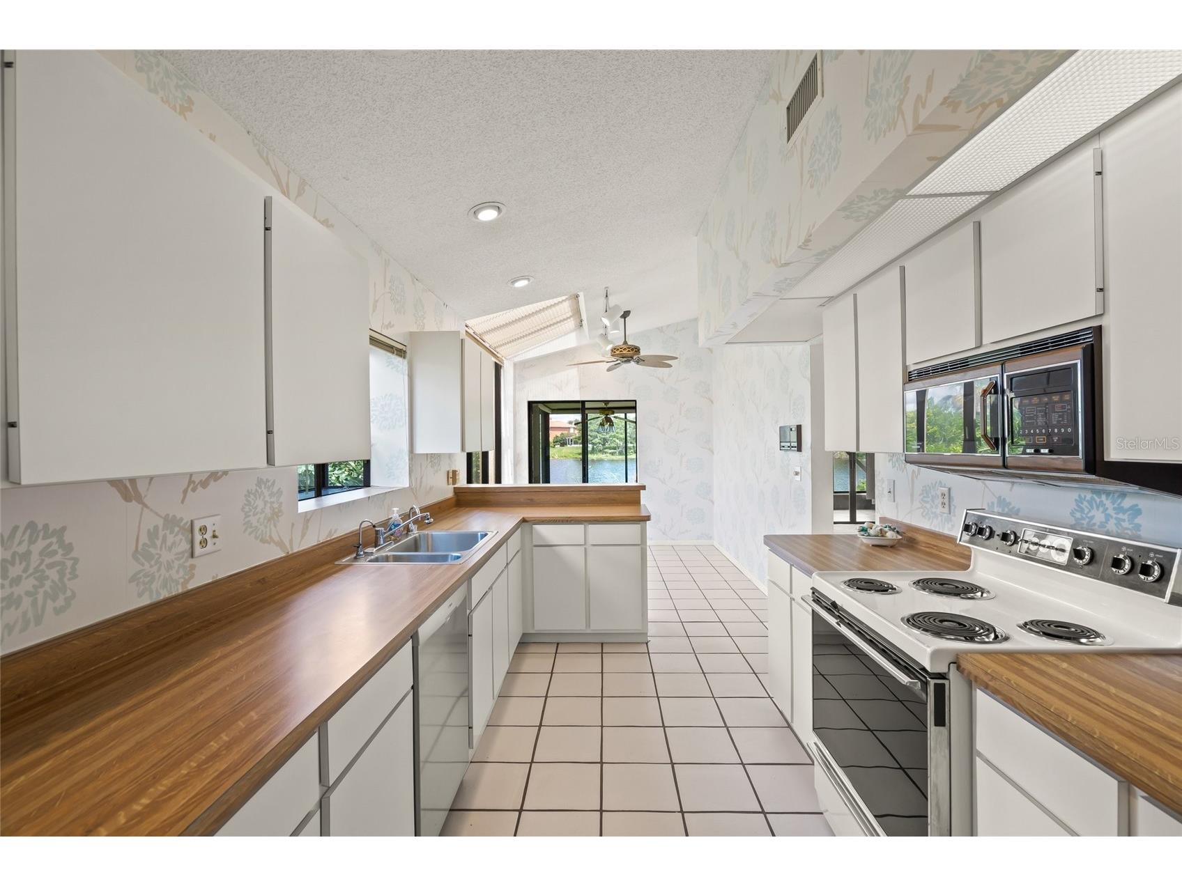 7475 Oak Moss Drive #20 Sarasota FL 34241 A4667884 image13