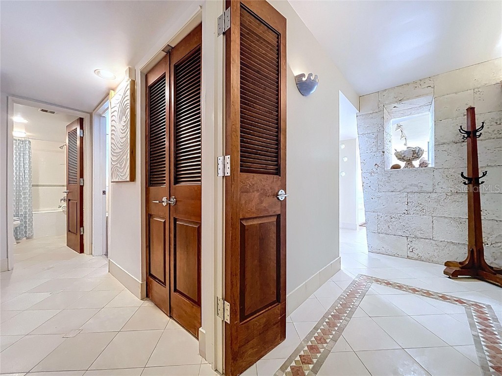 7480 Bayshore Drive #401 Treasure Island FL 33706 TB8451777 image15