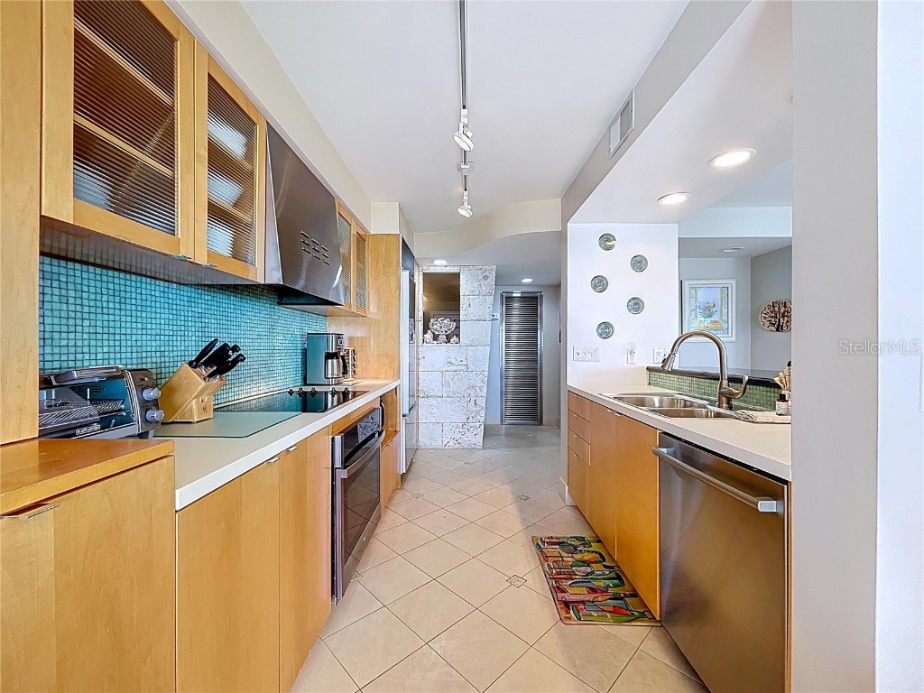 7480 Bayshore Drive #401 Treasure Island FL 33706 TB8451777 image21