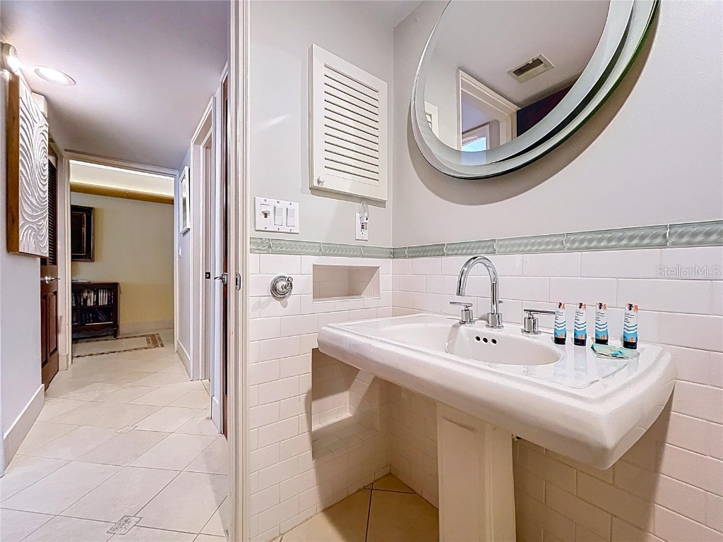 7480 Bayshore Drive #401 Treasure Island FL 33706 TB8451777 image50