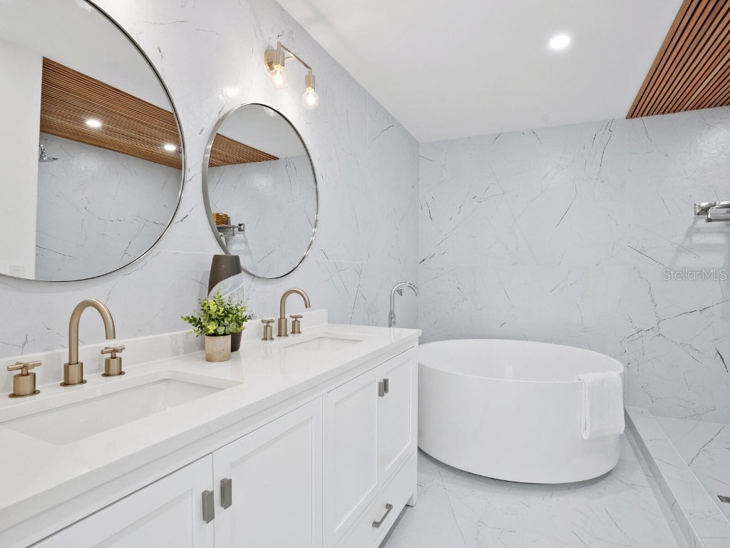 749 Tropical Circle Sarasota FL 34242 A4673529 image18