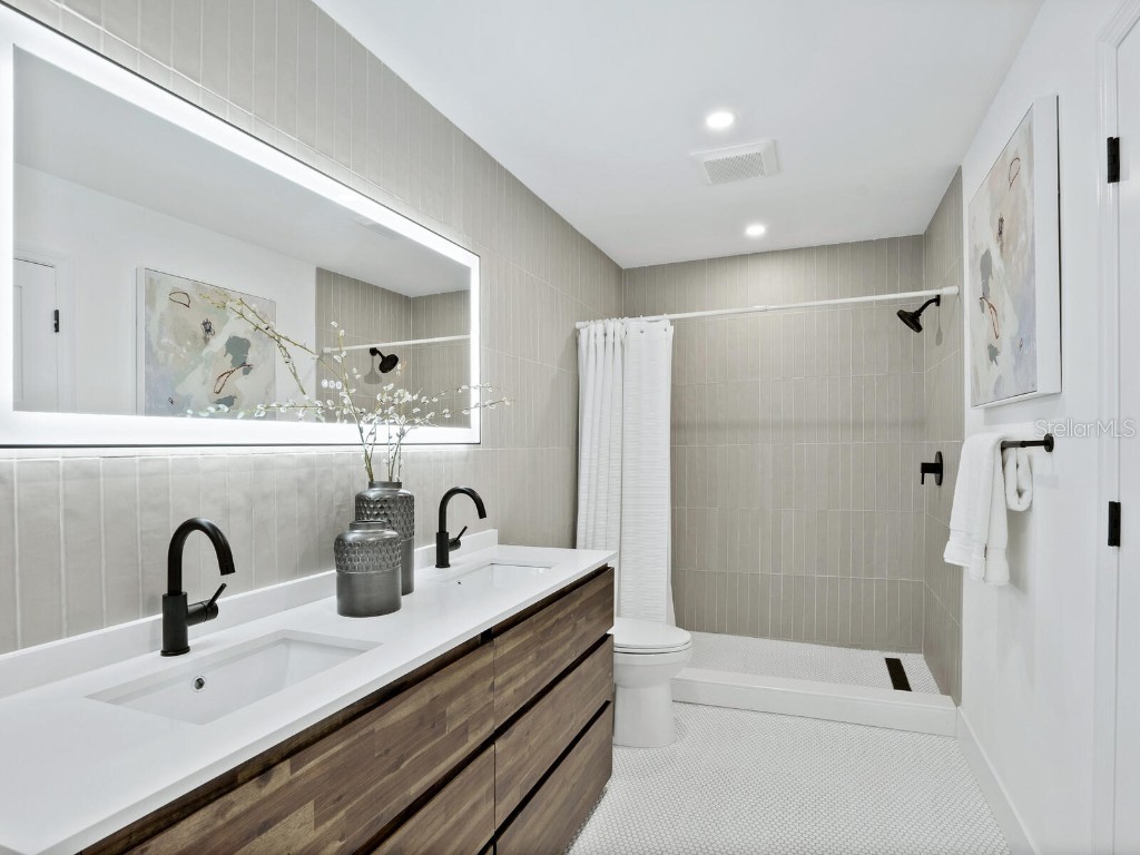 749 Tropical Circle Sarasota FL 34242 A4673529 image23